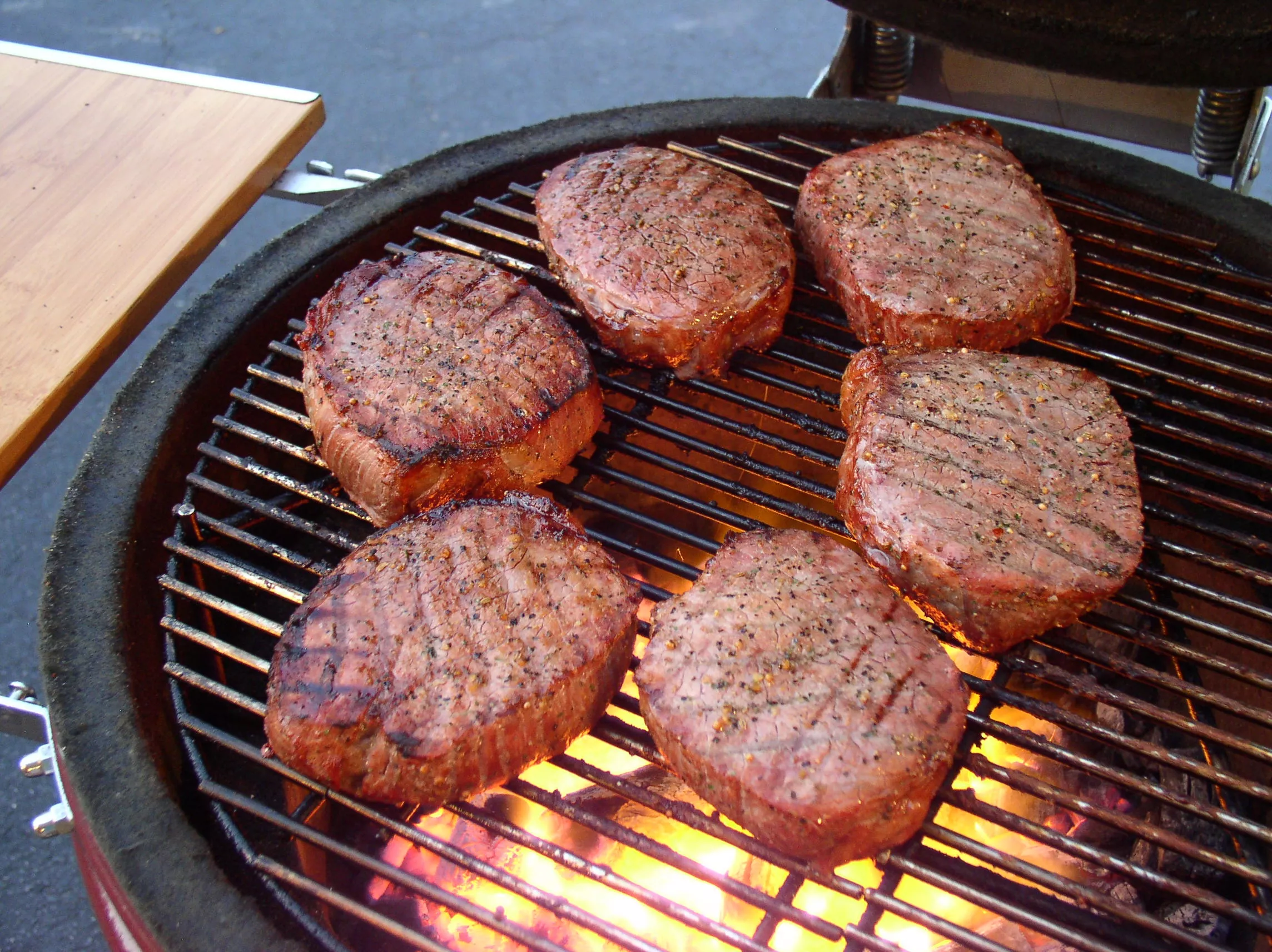Read more about the article Kamados – Is There a “Wrong Cut” for Your Kamado Grill?