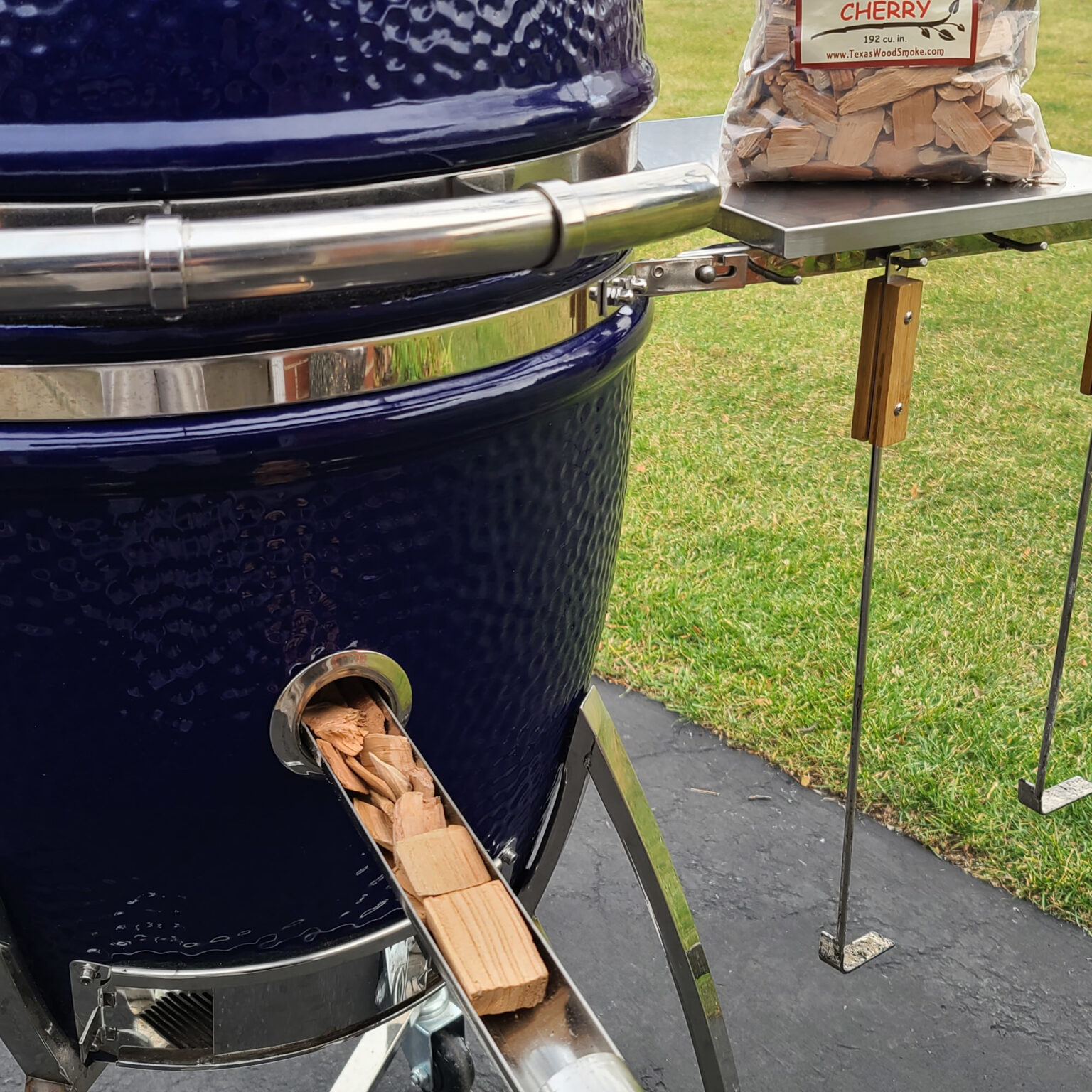Smokin Chip Feeder In Blue Grill