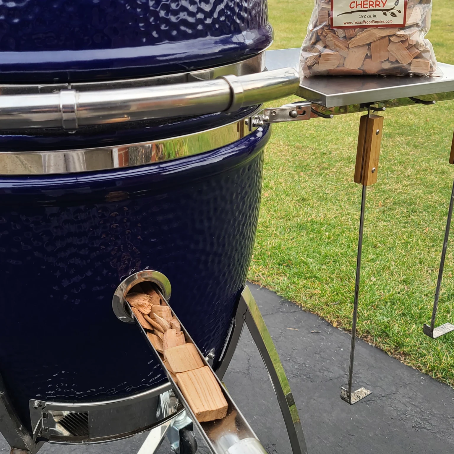 Smokin Chip Feeder In Blue Grill